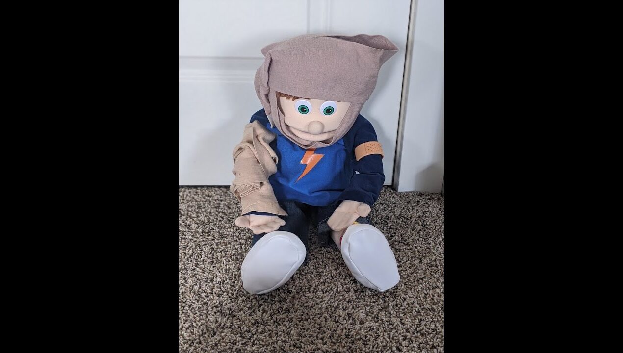 Tommy Gets Hurt – Social Emotional Puppet Show on Injuries